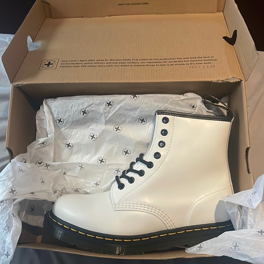 Dr martens 1460 white smooth boot
